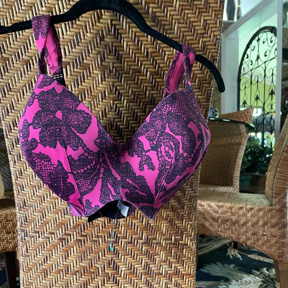 Brand New/Never Worn Fuchsia Pink & Black Glamour Bra 44 DDD